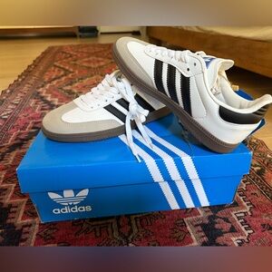 Adidas women’s OG Samba’s white with black stripes